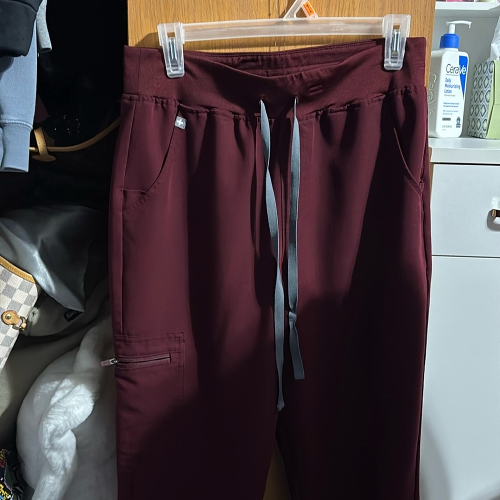 Burgundy figs high waisted jogger scrub pants